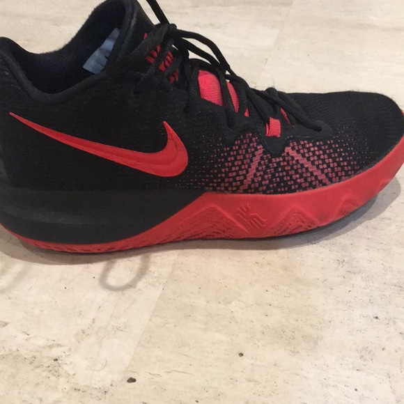 Kyrie 4’s Size 8 - Picture 3 of 4